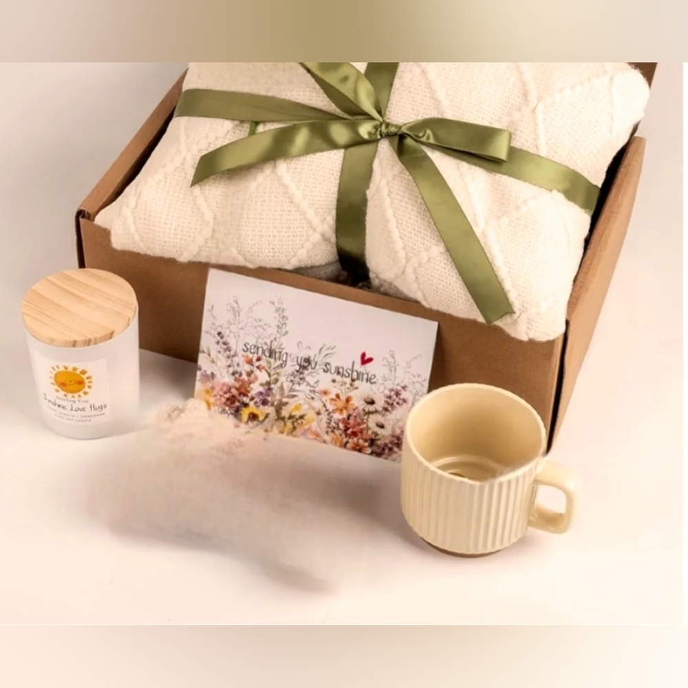 (Anforsun) 'Sunshine' Gift Box: Cozy Blanket, Soy Candle, Ceramic Mug & Postcard